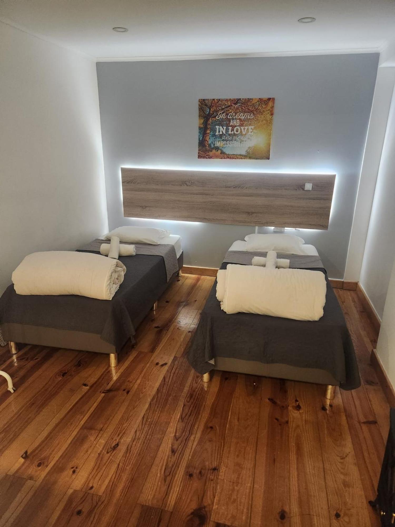 Daora Lisbon Low Cost Hostel Esterno foto